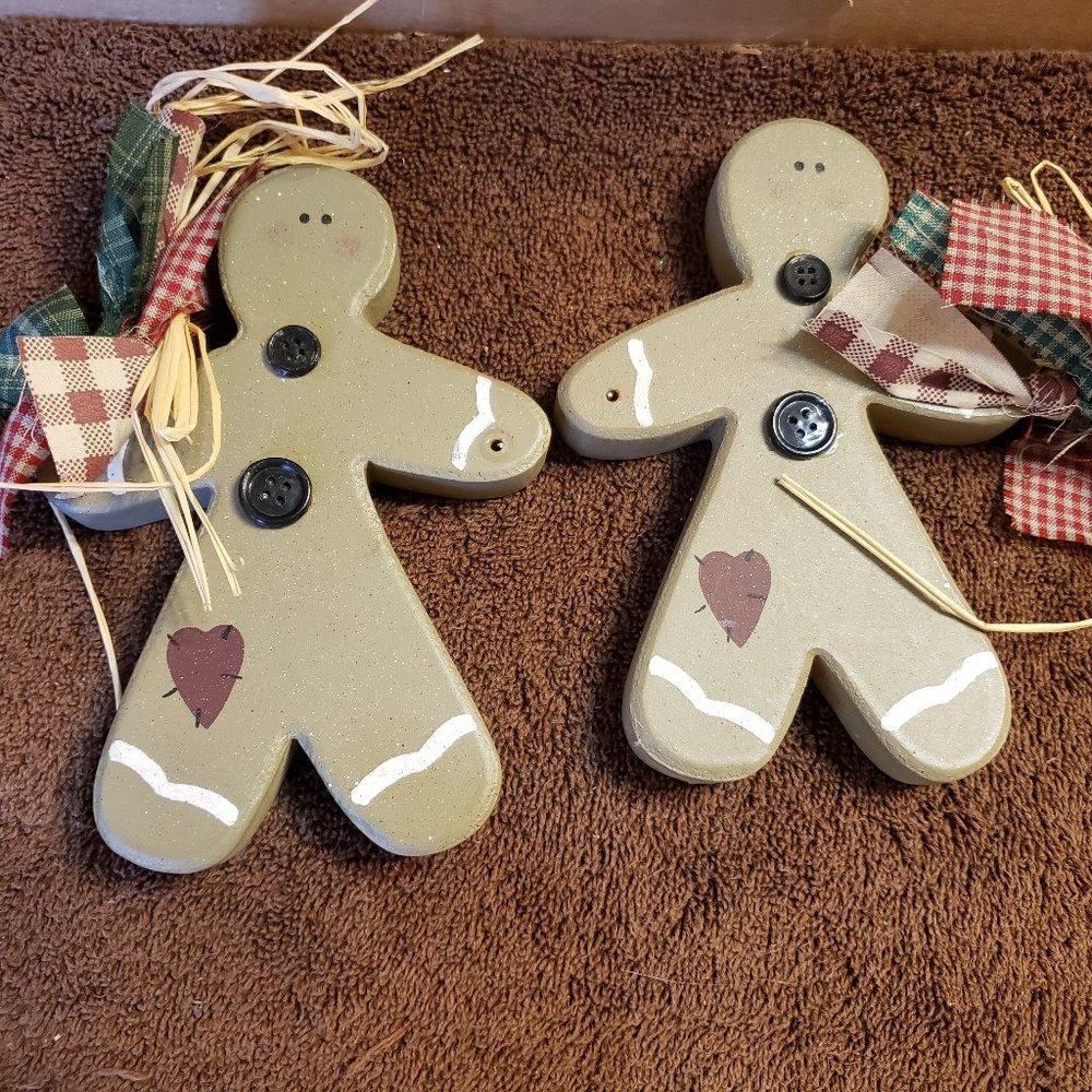2 Wood Christmas Gingerbread Ornaments Wall Plaques Shelf Decor Holiday Pieces